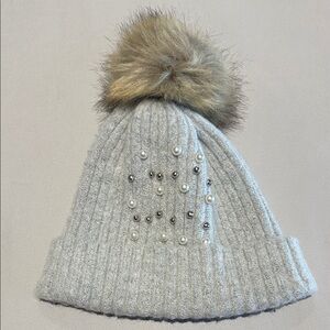 Elegant Gray Knit Beanie with Faux Fur Pom